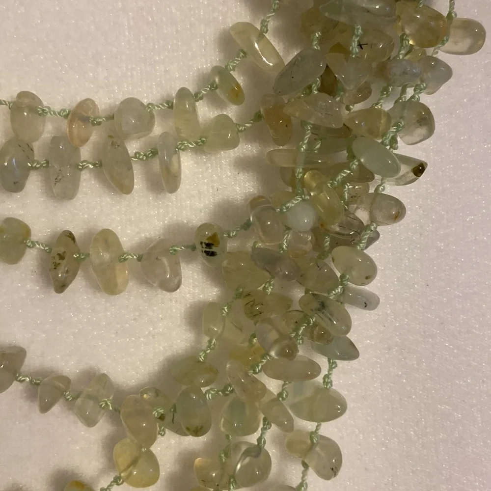Stunning Multi-Strand Polished Peridot Chip and Mother of Pearl Flower Necklace - Picture 3 of 6